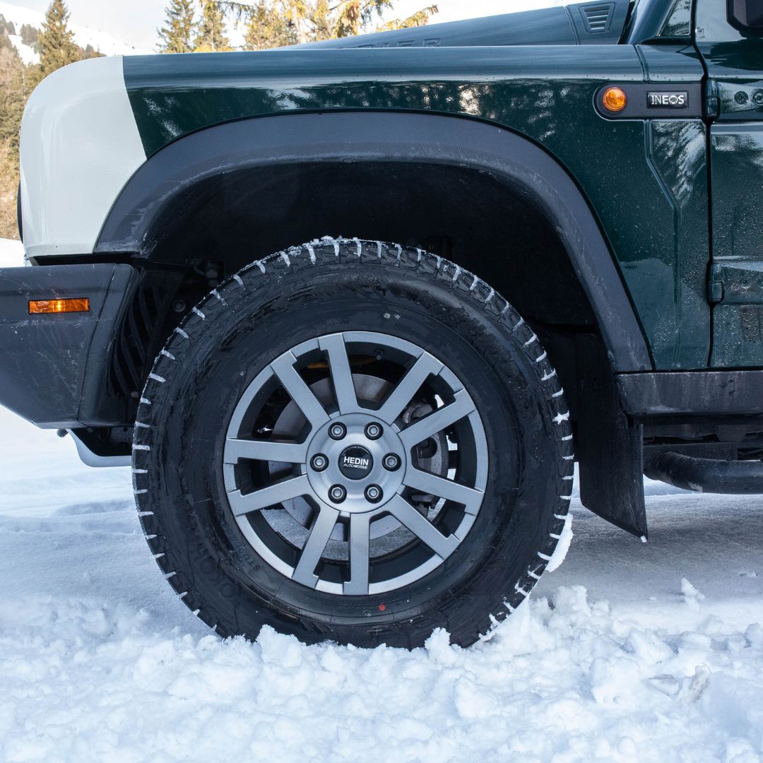 Winterkompletträder Satz 17 Zoll auf Alu-Felge in Anthrazit